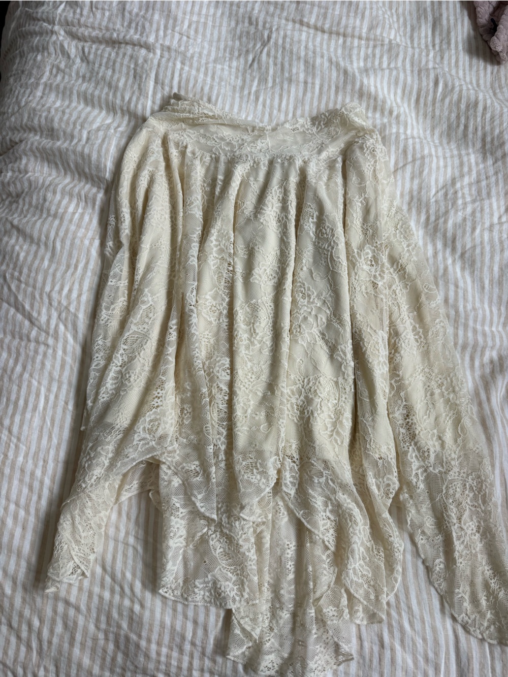 Princess Polly cream lace skirt with floral pattern, size 6 - Picture 3 of 3